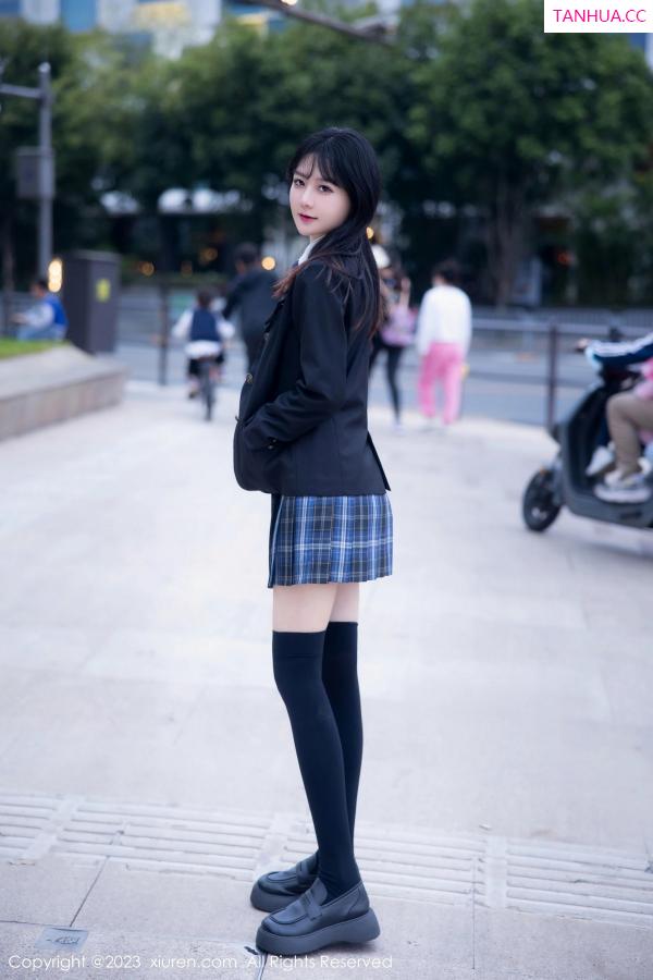   [XiuRen]高清写真图 2023.04.28 No.6662 幼幼 制服美腿第14张图片